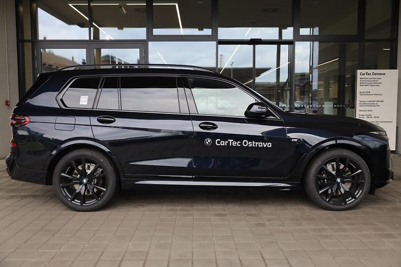 BMW X7 xDrive40d - fotka 4 z 21