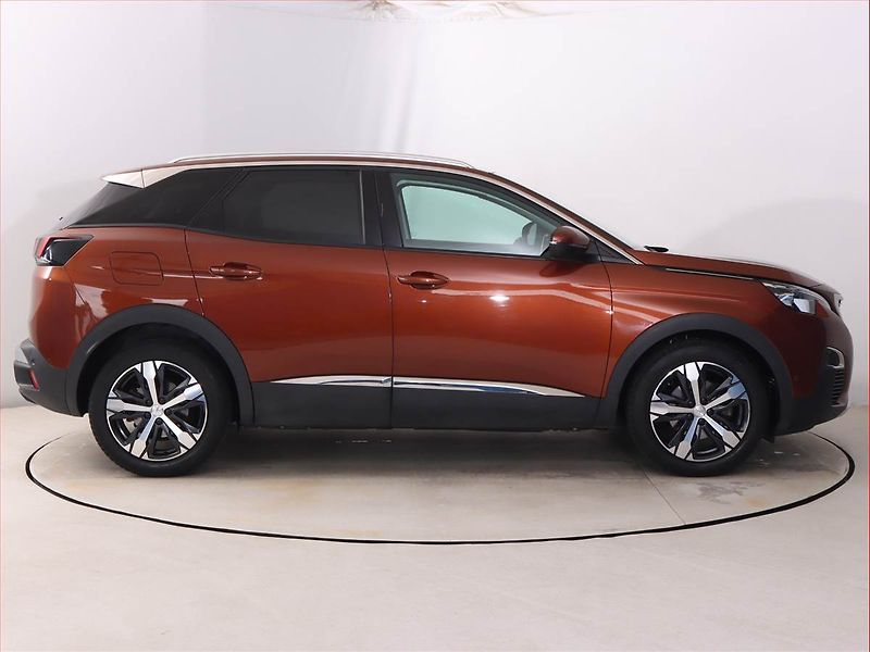 Peugeot 3008 (2019) 1.2 PureTech, Automat - fotka 6 z 21