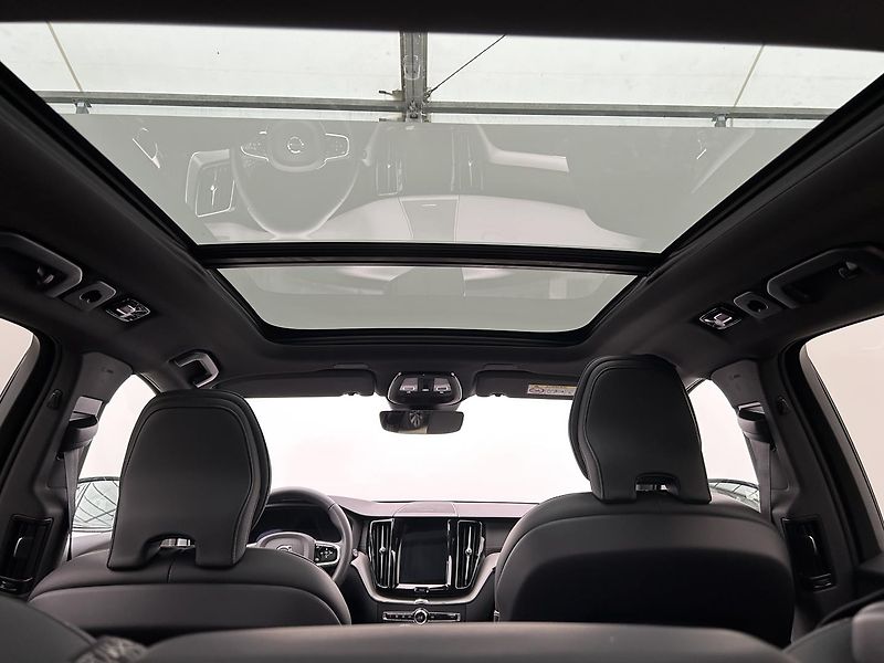 Volvo XC60 2.0 B4 4x4 ULTIMATE - fotka 26 z 31