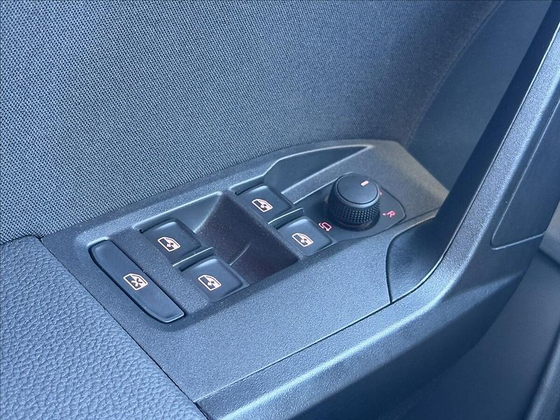 Seat Ibiza FR 70kW VIRTUAL 6tKm - fotka 14 z 35