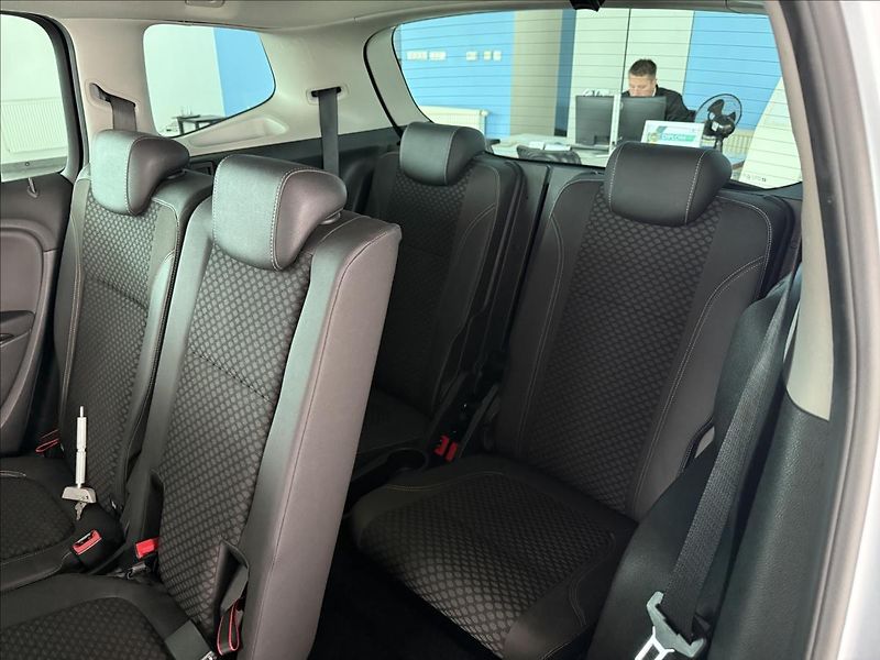 Opel Zafira 1,4   103kW,SERVISKA,2.MAJ,7MÍ - fotka 25 z 26