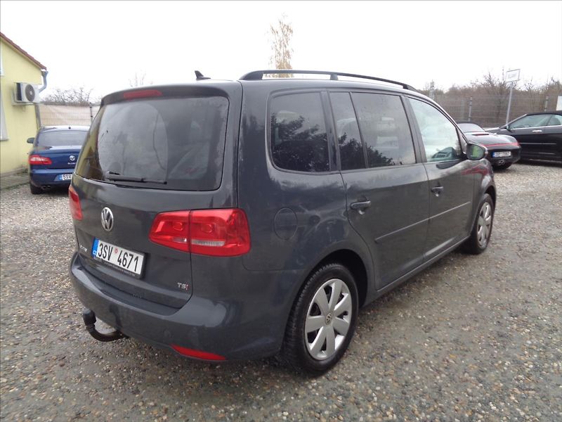 Volkswagen Touran 1,4 - fotka 6 z 19