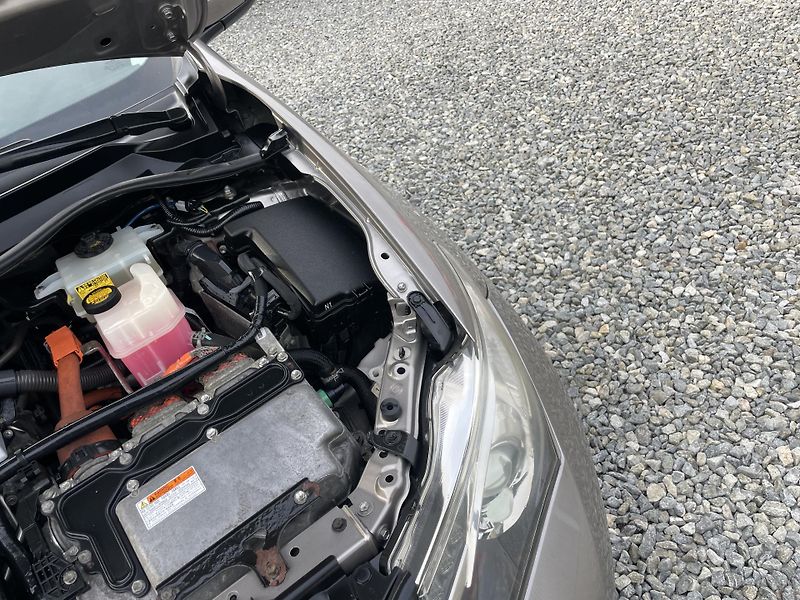 Toyota Auris 1.8i 16v HYBRID AUT NAVI CAM!! - fotka 72 z 166