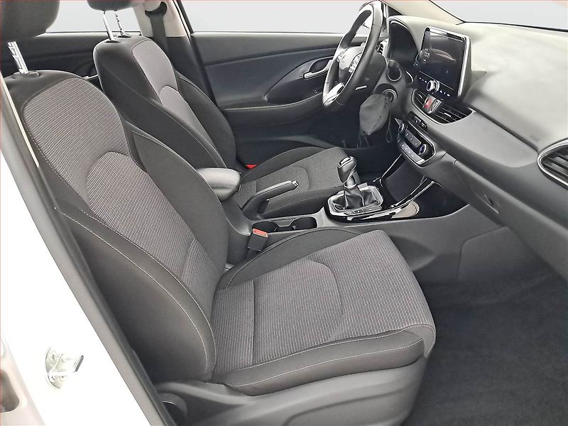 Hyundai i30 (2024) Family Smart 1.5 DPI - fotka 9 z 20