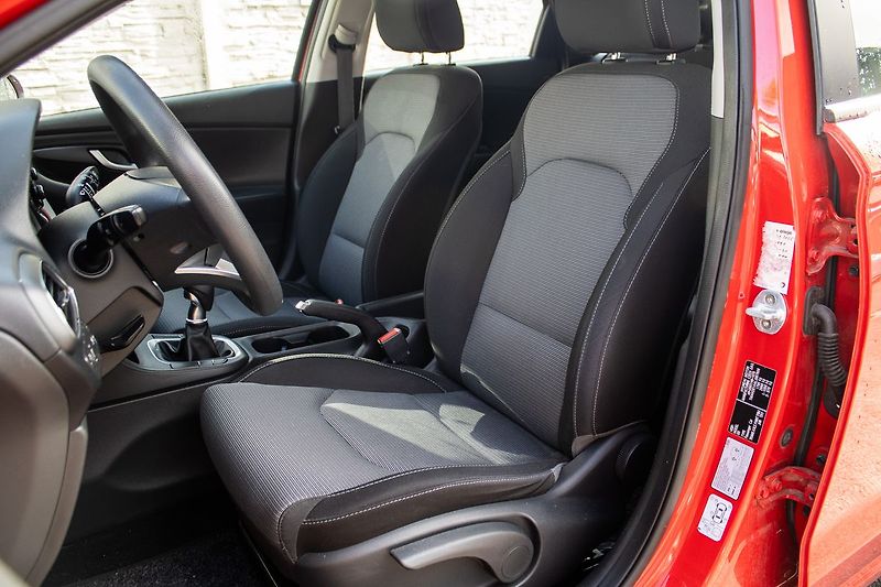 Hyundai i30 - fotka 9 z 17