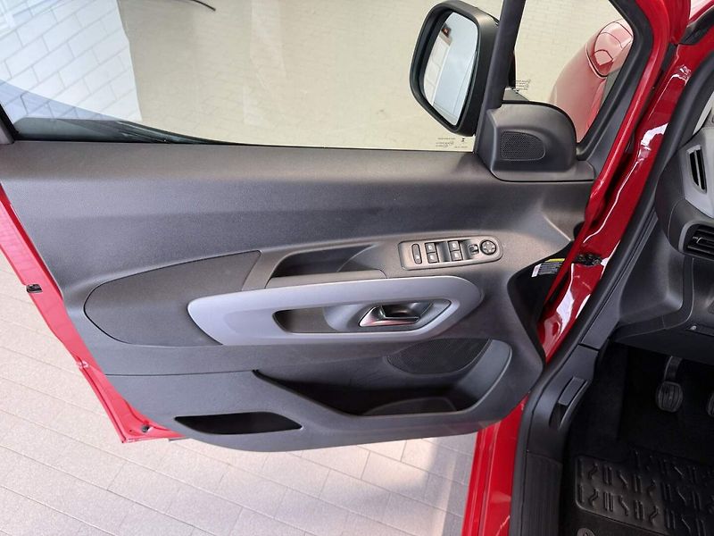 Fiat Qubo L (2026) Icon 1.5 BlueHDI 130k MT6 - fotka 10 z 18