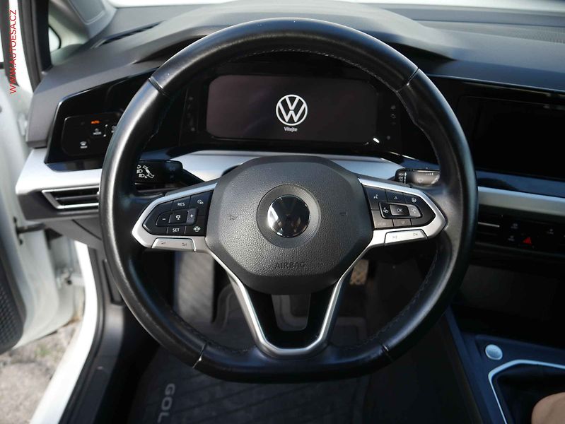 Volkswagen Golf (2020) 1.5 TSi, ČR, AC, LED, kmara - fotka 15 z 19