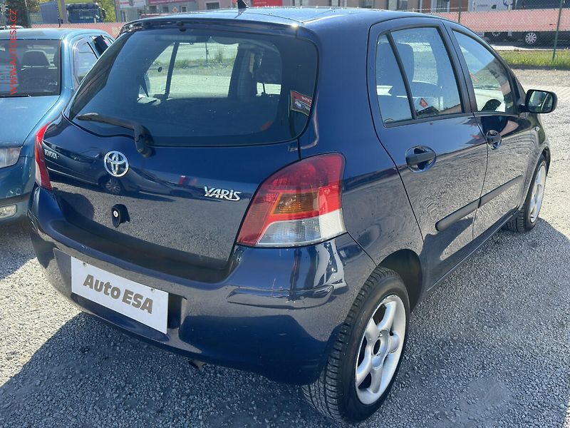 Toyota Yaris (2009) 1.3i, ČR, Klima - fotka 4 z 16