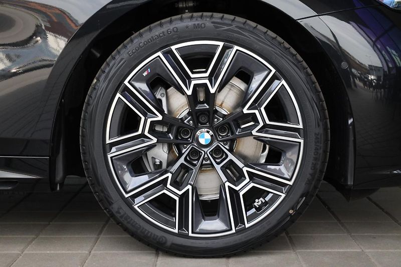BMW Řada 5 540d xDrive Touring - fotka 7 z 18