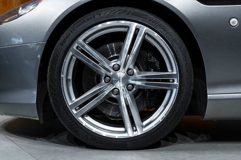Aston Martin DB9 - fotka 5 z 19