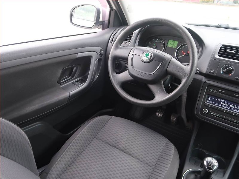 Škoda Fabia (2012) 1.2 TSI, po STK, oblíbený vůz - fotka 7 z 15