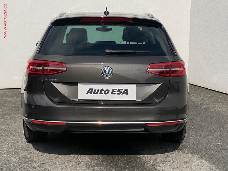 Volkswagen Passat (2018) 2.0 TDi, ČR, Highline, DSG - fotka 5 z 20
