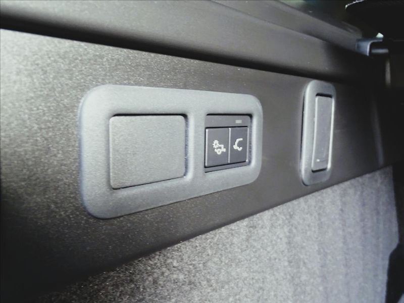 Land Rover Range Rover Velar 2,0 D200 DYNAMIC SE AWD - fotka 6 z 27