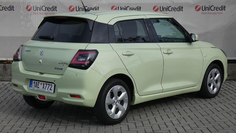 Suzuki Swift 1.2 DualJet mHEV Premium - fotka 3 z 23