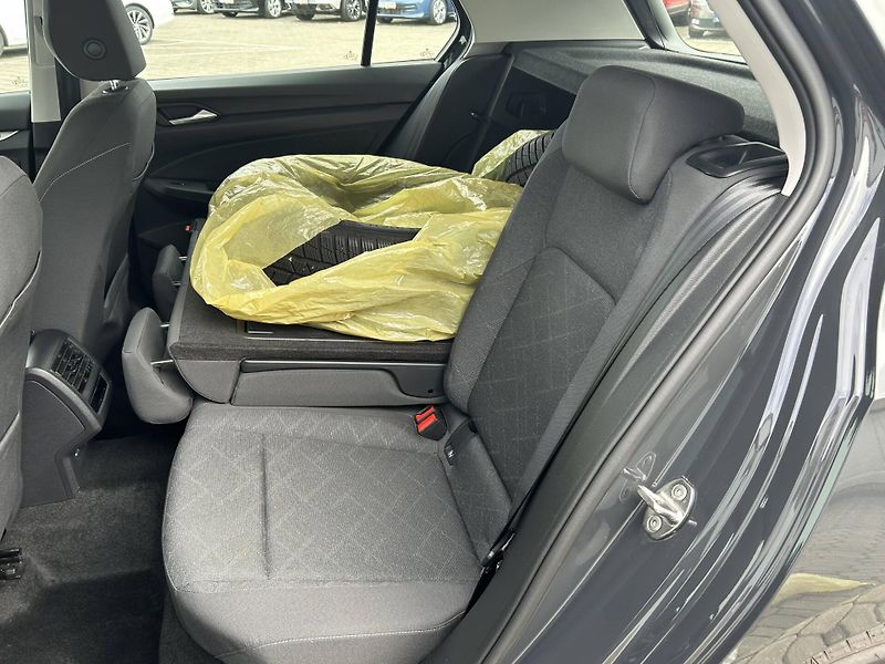 Volkswagen Golf Life 1,0TSi - fotka 8 z 22