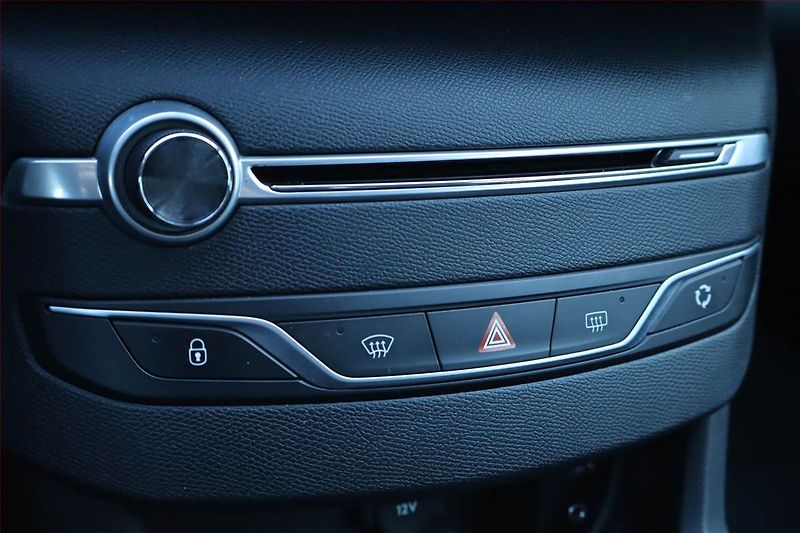 Peugeot 308 (2017) 1.6 BlueHDi, Serv.kniha, Navi - fotka 13 z 26