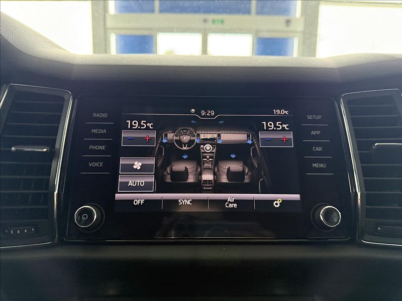 Škoda Kodiaq 2,0   TDI,4x4,SERVISKA,ČR,1.MA - fotka 18 z 26