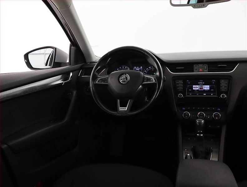 Škoda Octavia (2015) Scout 2.0 TDI, 4X4, Automat - fotka 7 z 21