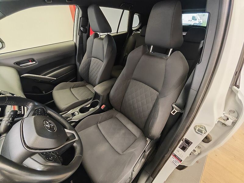Toyota Corolla Cross 1.8 Hybrid Style - fotka 13 z 39