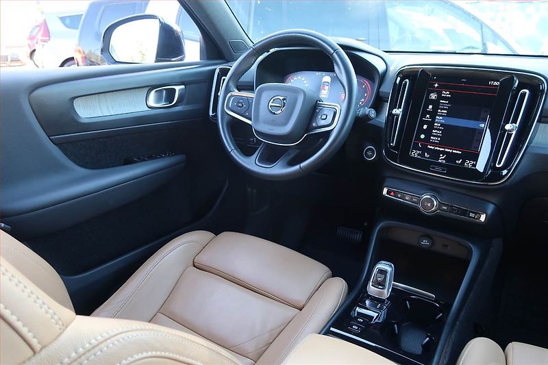 Volvo XC40 (2020) D3 AWD - fotka 7 z 22