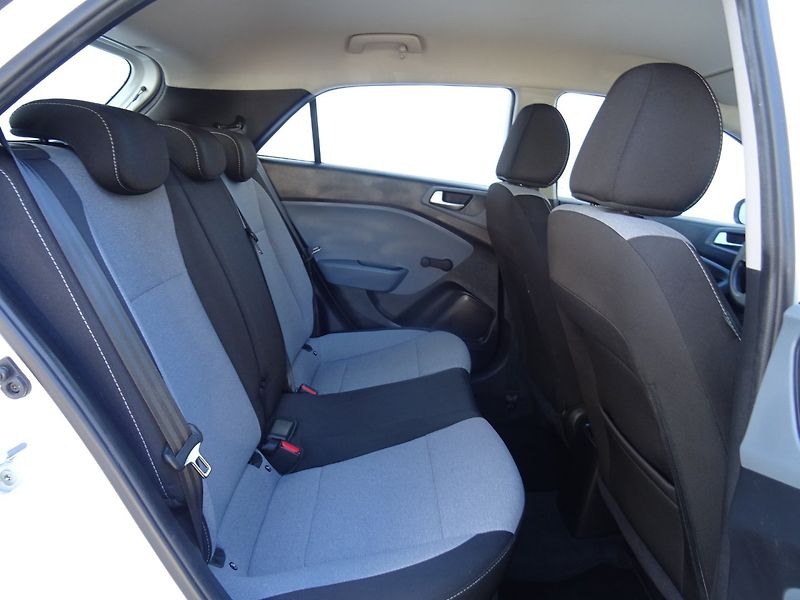 Hyundai i20 (2016) 1.2i,1maj,S.kniha,klima - fotka 18 z 21