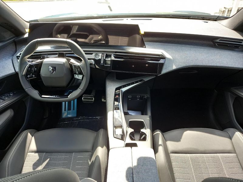 Peugeot 5008 (2026) GT Summer blue 145k e-DCS6 - fotka 24 z 39