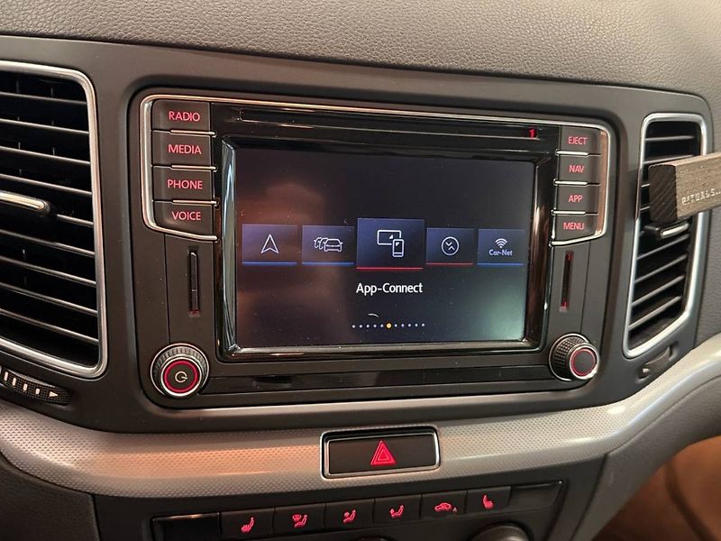 Volkswagen Sharan (2018) 2.0 TDI 7DSG 4MOTION Highline - fotka 22 z 27