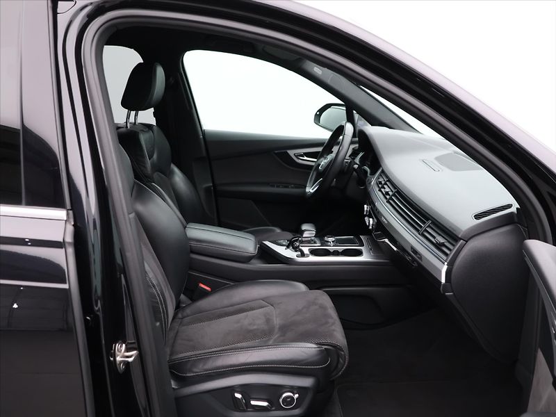 Audi Q7 3,0 TDI 200kW quattro 1.Maj. - fotka 13 z 32