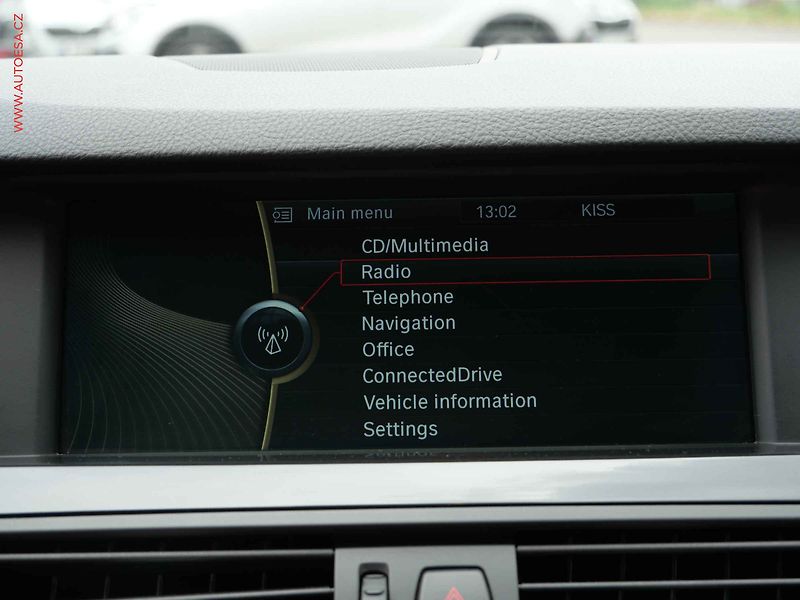 BMW Řada 5 (2012) 2.0i, AT, tempo, park.asist - fotka 16 z 22