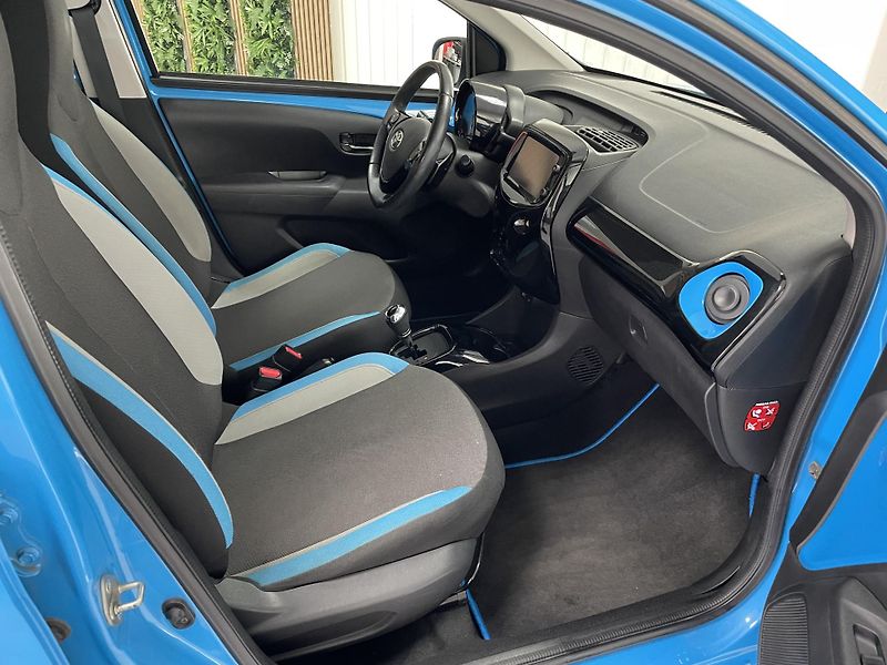 Toyota Aygo 1.0 i AUTOMAT REZERVACE  - fotka 14 z 27