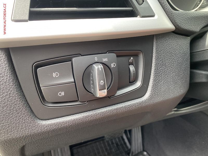 BMW Řada 3 (2013) 3.0i 335i, AT, navi, bixen - fotka 14 z 18