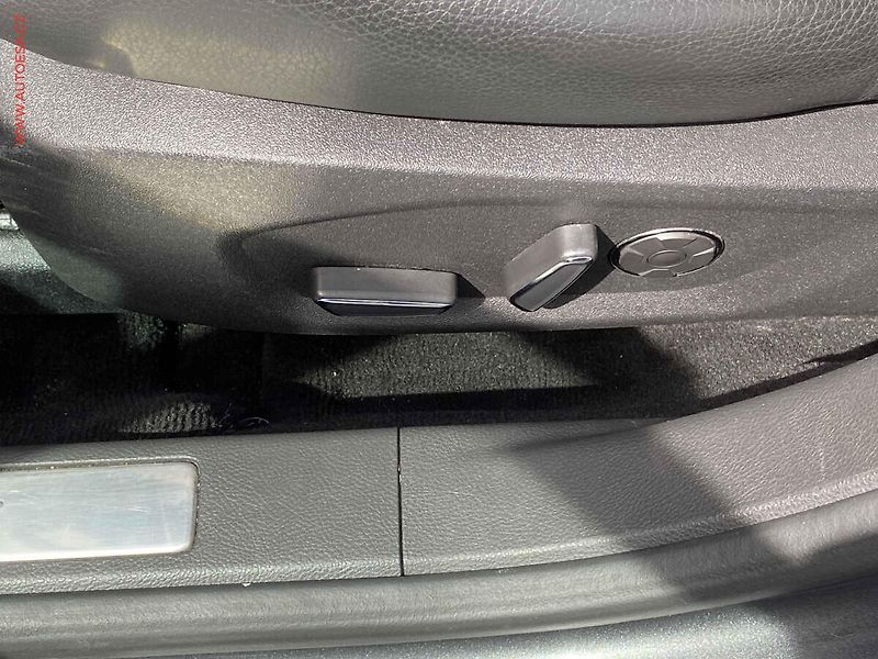 Ford Mondeo (2015) 2.0 EB, Titanium, AT, LED - fotka 13 z 21