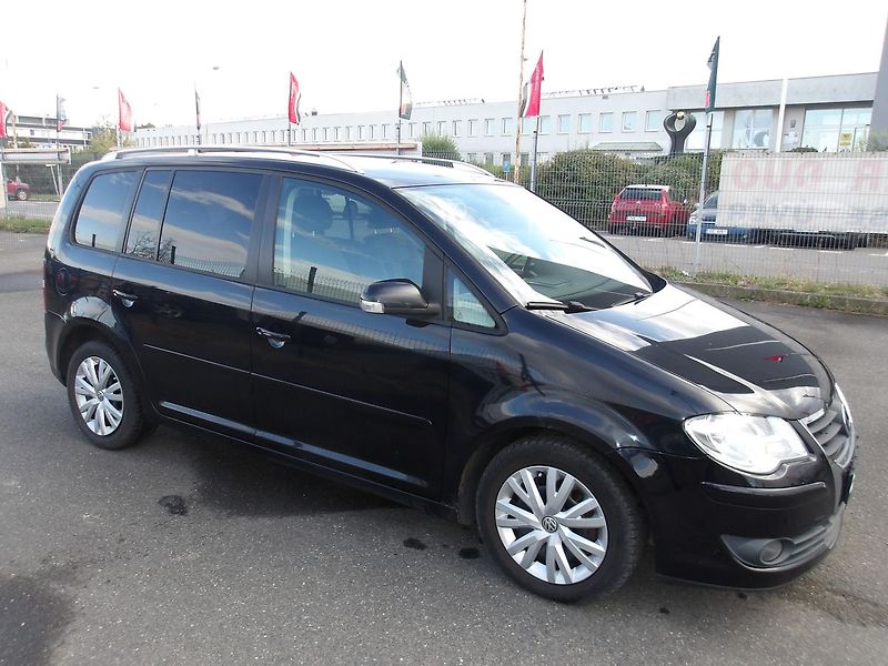 Volkswagen Touran 2,0TDi 103kW PĚKNÝ ! - fotka 4 z 26