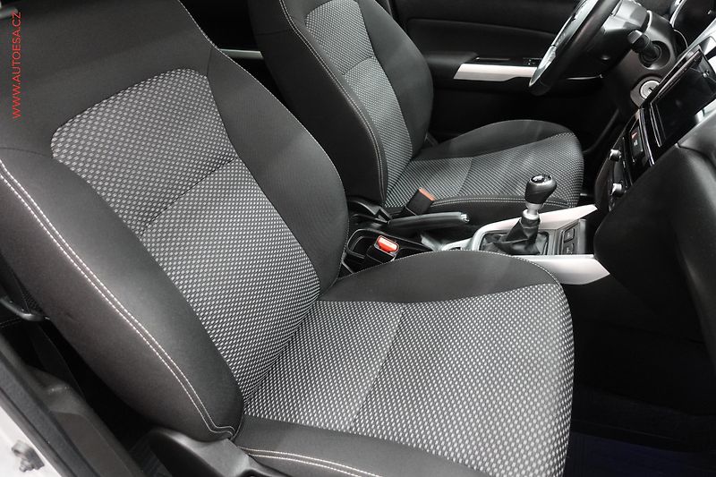 Suzuki Vitara (2016) 1.6 DDiS 4x4, AC, TZ, navi - fotka 11 z 25