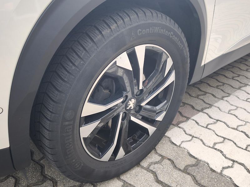 Peugeot 2008 2020 ČR GT Line 1.2 PT 96kW  - fotka 36 z 40