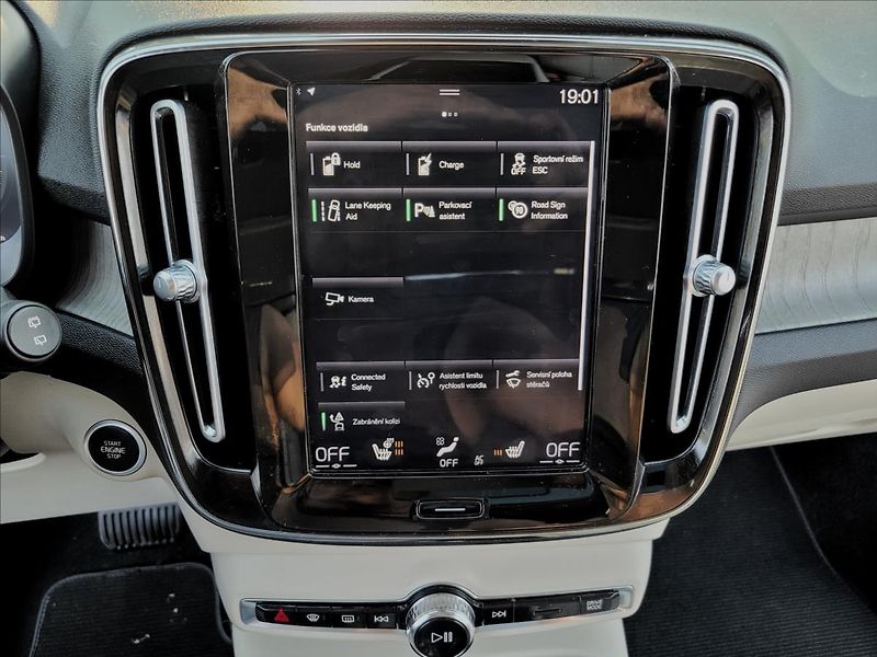 Volvo XC40 zálohováno - fotka 29 z 49