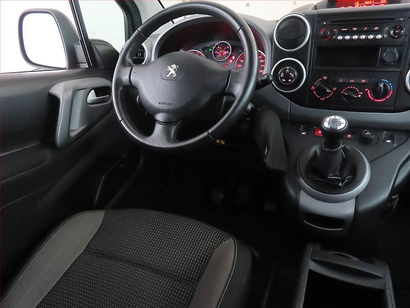 Peugeot Partner (2017) Outdoor 1.6 16V, 5Míst, ČR - fotka 7 z 13