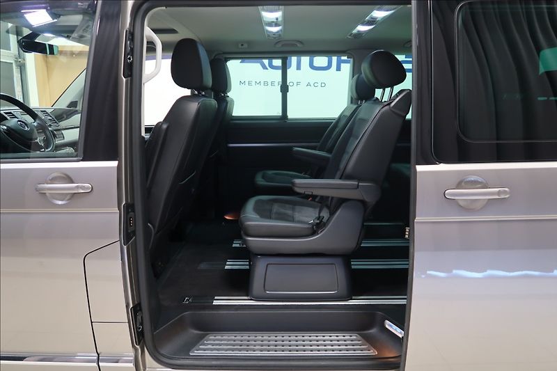 Volkswagen Multivan 2,0 TDI DSG 4MOTION HIGHLINE - fotka 30 z 45