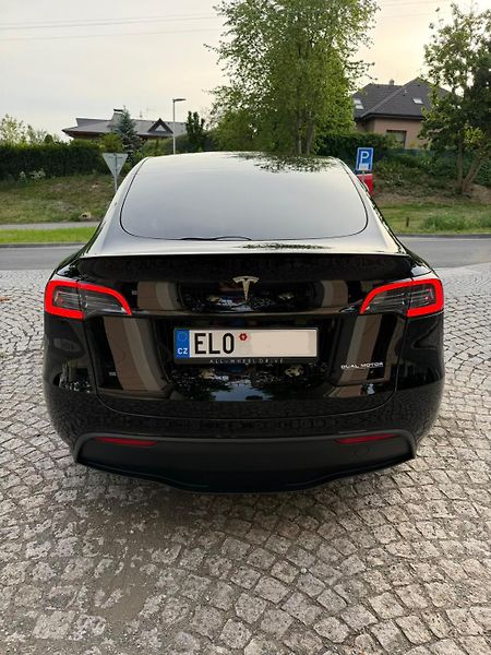Tesla Model Y (2023) - fotka 6 z 23