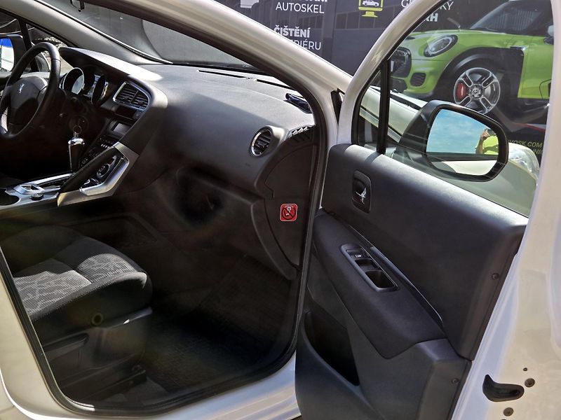 Peugeot 3008 HDi 120kW A/T *SERV.KNÍŽKA     - fotka 22 z 39
