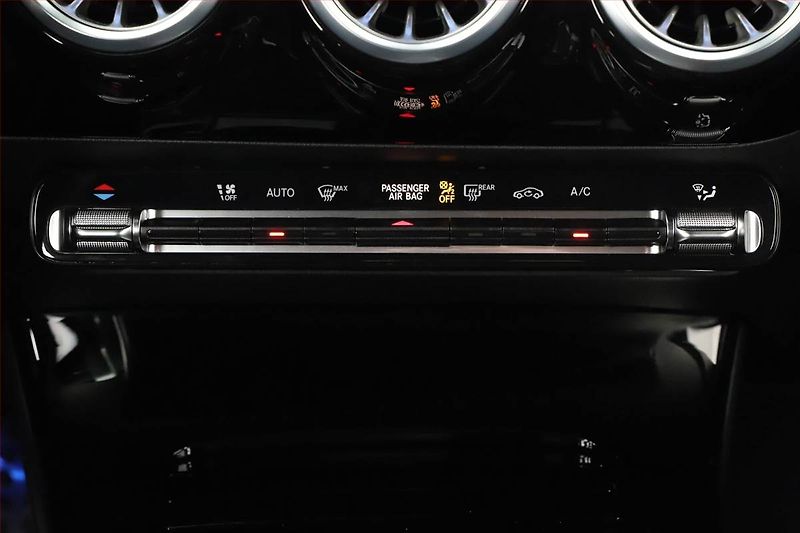 Mercedes-Benz CLA (2025) 200, AMG Line - fotka 20 z 25