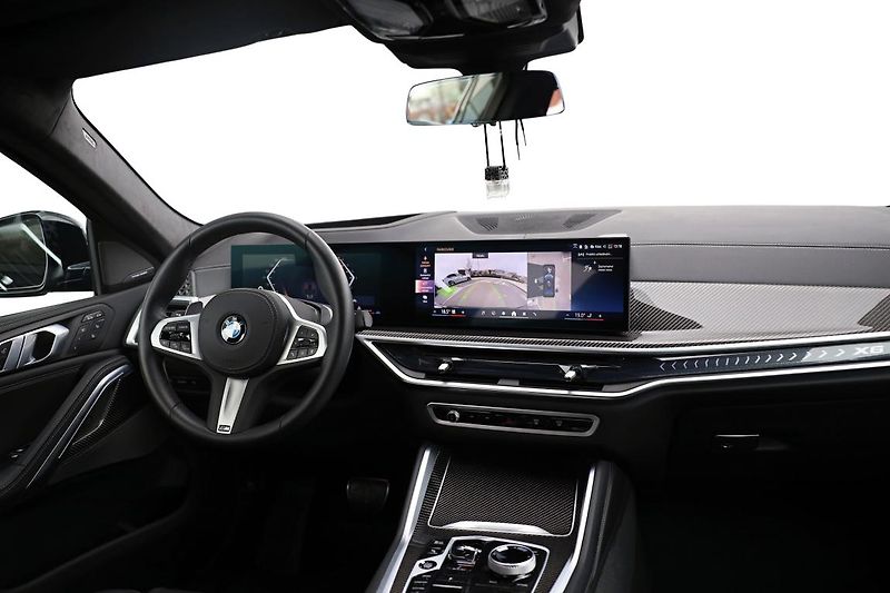 BMW X6 xDrive40d - fotka 12 z 24