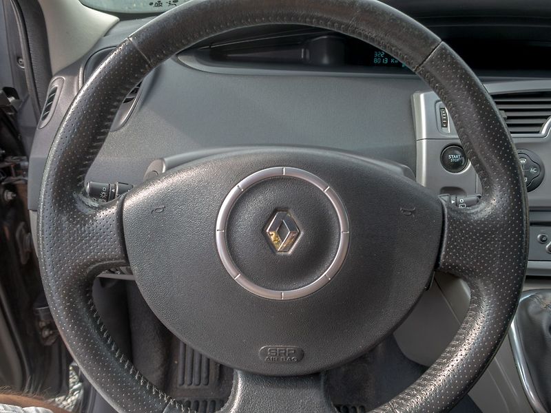 Renault Scénic (2006) 1.6i 82KW – PO ROZVODECH - fotka 17 z 38