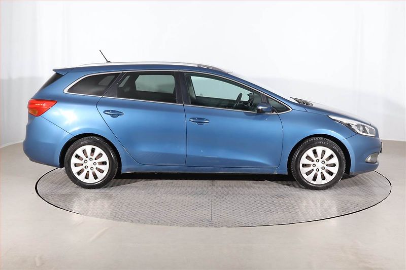 Kia Ceed (2014) 1.4 CVVT, Serv.kniha, Tempomat - fotka 6 z 24