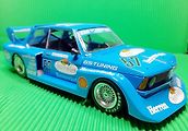 Model vozu BMW 320Gr.5 v měřítku 1:24 od firmy Italeri připomíná tragický osud talentovaného rakouského závodníka.