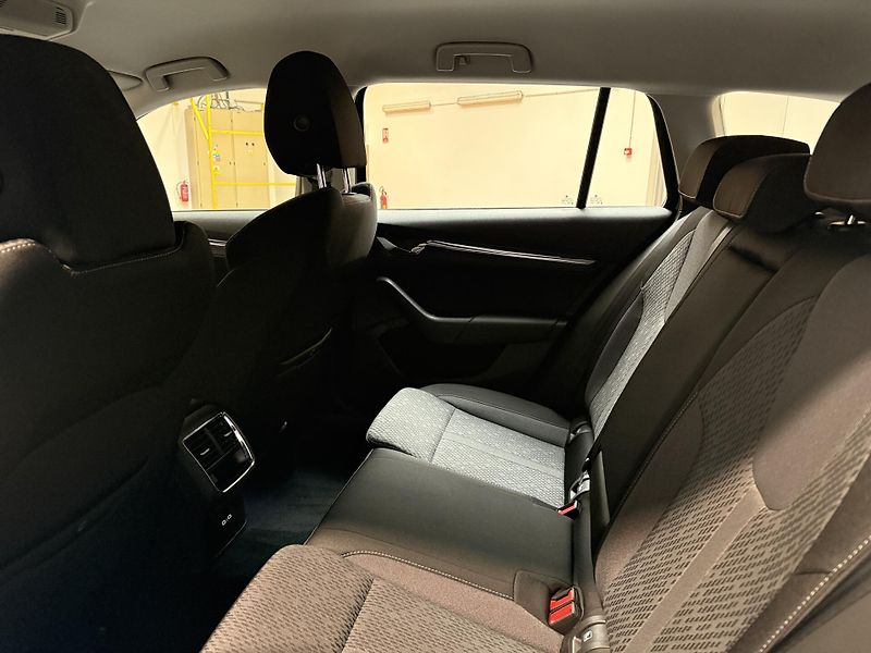Škoda Octavia 2.0 TDI 110kW DSG Style Combi - fotka 11 z 13
