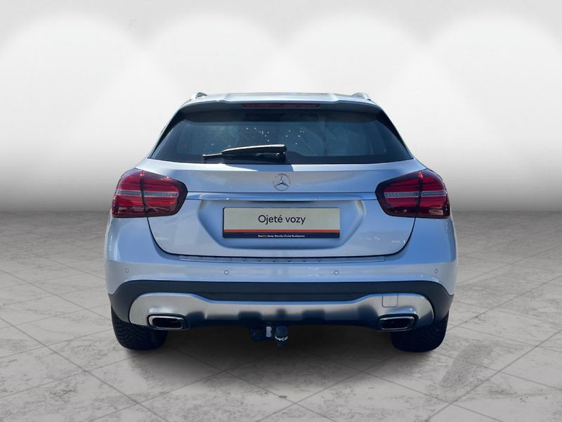 Mercedes-Benz GLA 180 i - fotka 9 z 25