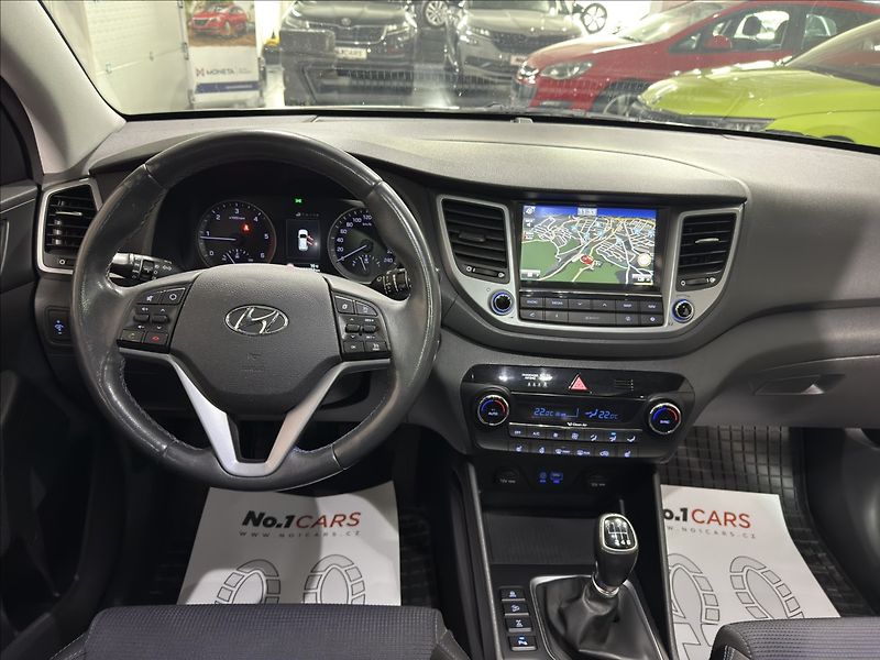 Hyundai Tucson 2,0   CRDI 4X4 STYLE PANO - fotka 25 z 40