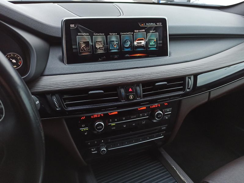 BMW X5 xDRIVE 30d 190kW ČR - fotka 21 z 31