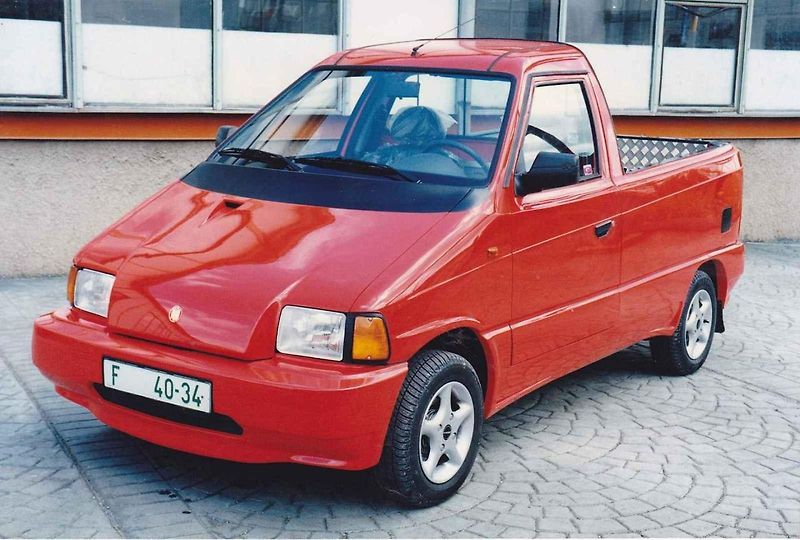 Tatra Beta využívala světlomety ještě ze Škody 120, což je patrné na první pohled.